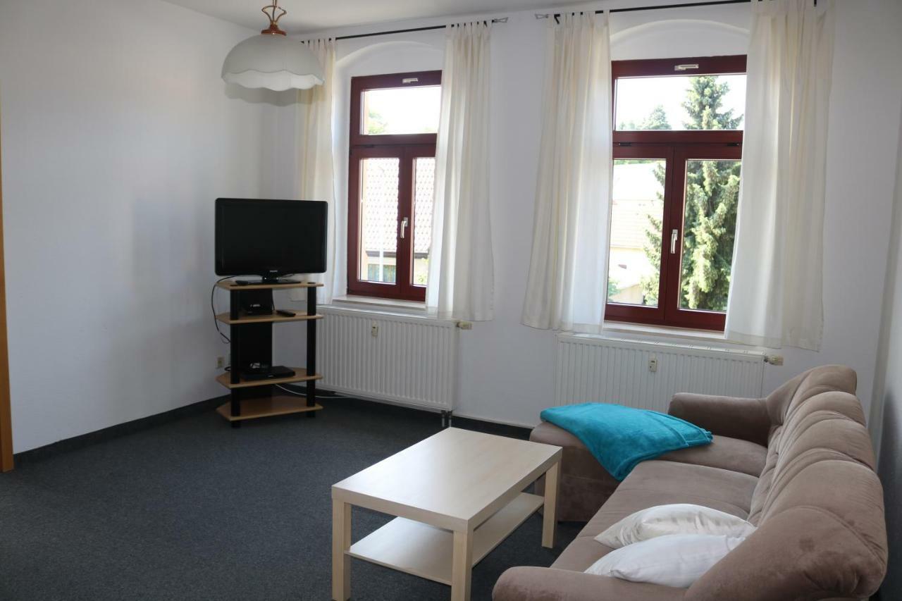 Post Apartment *